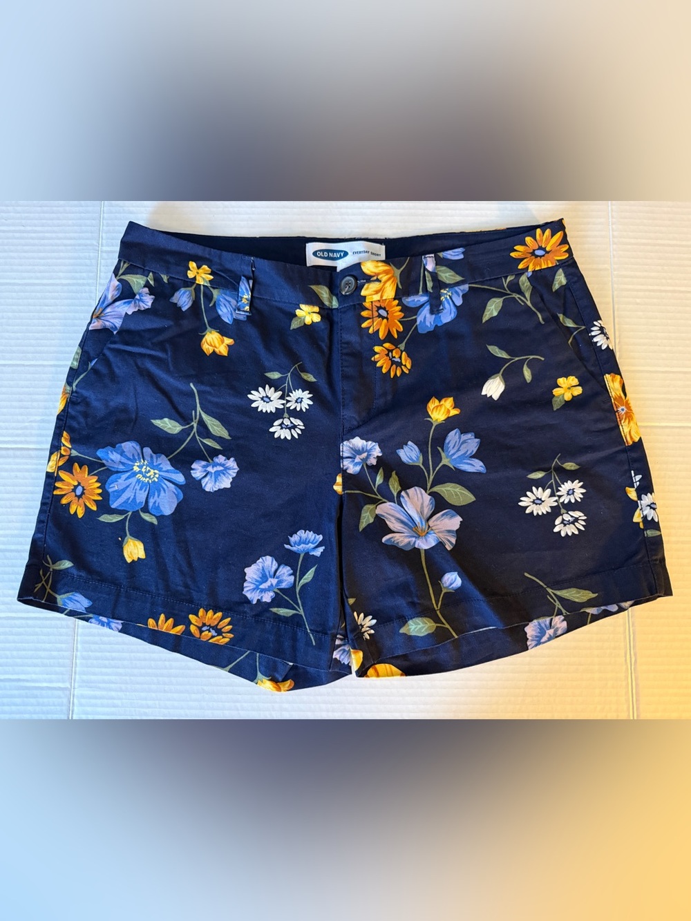 Old Navy Women’s Navy Blue Floral Everyday Chino Shorts Size 8